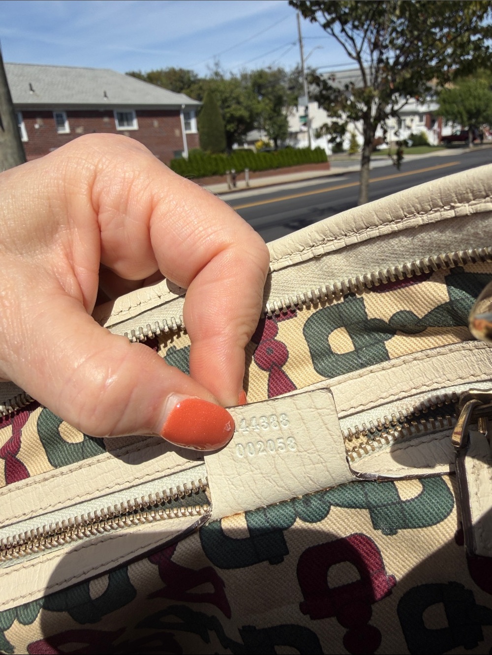 Gucci Beige Monogram Crossbody Bag with Green& Red stripe & COA white leather - Picture 5 of 16